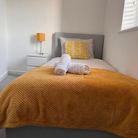 Superb Modern Flat In Northampton, Parking &Ev Apartment Екстериор снимка