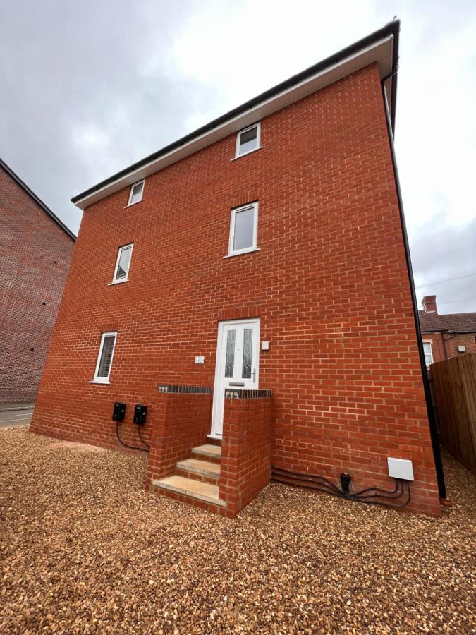Superb Modern Flat In Northampton, Parking &Ev Apartment Екстериор снимка