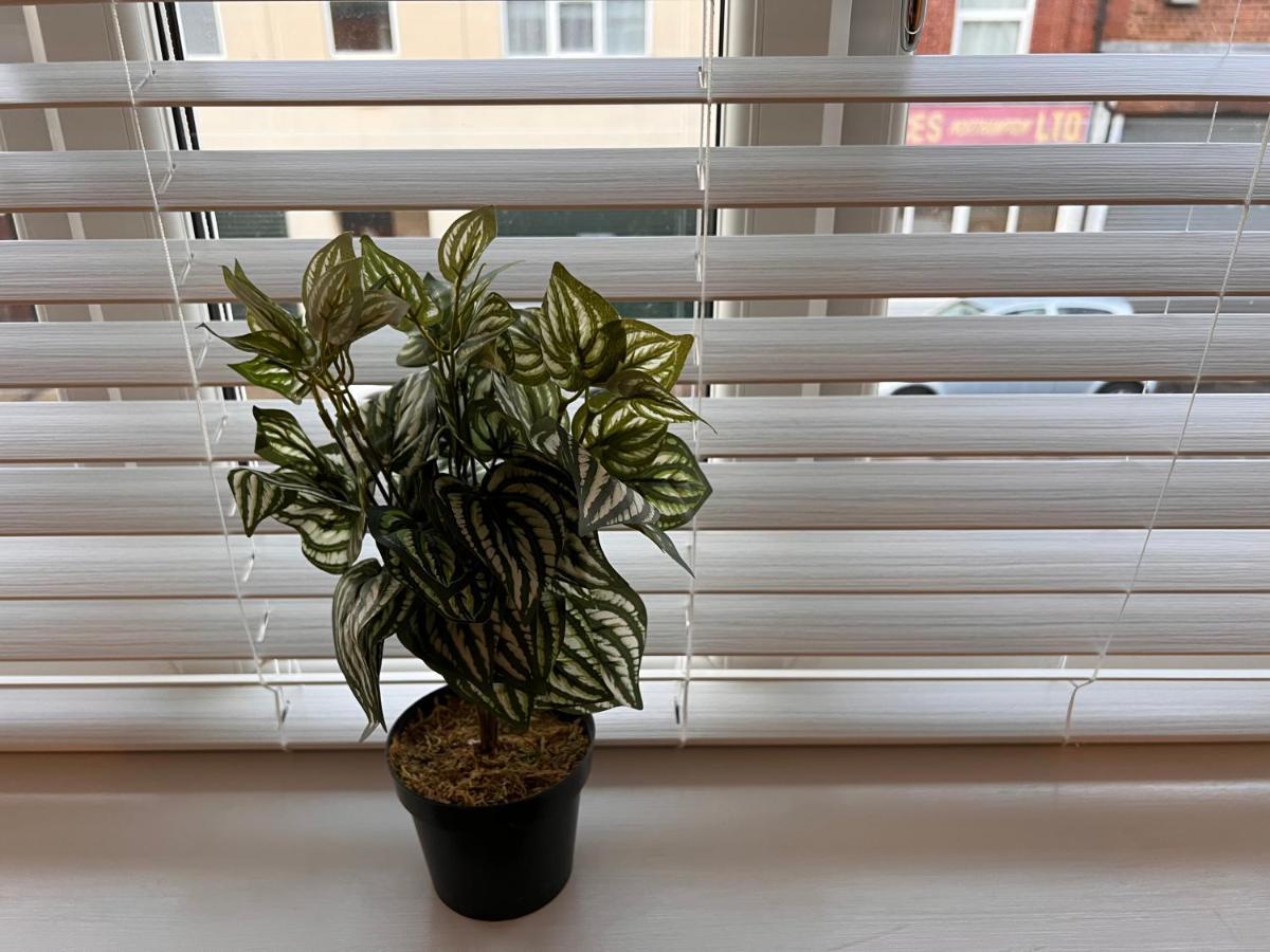 Superb Modern Flat In Northampton, Parking &Ev Apartment Екстериор снимка