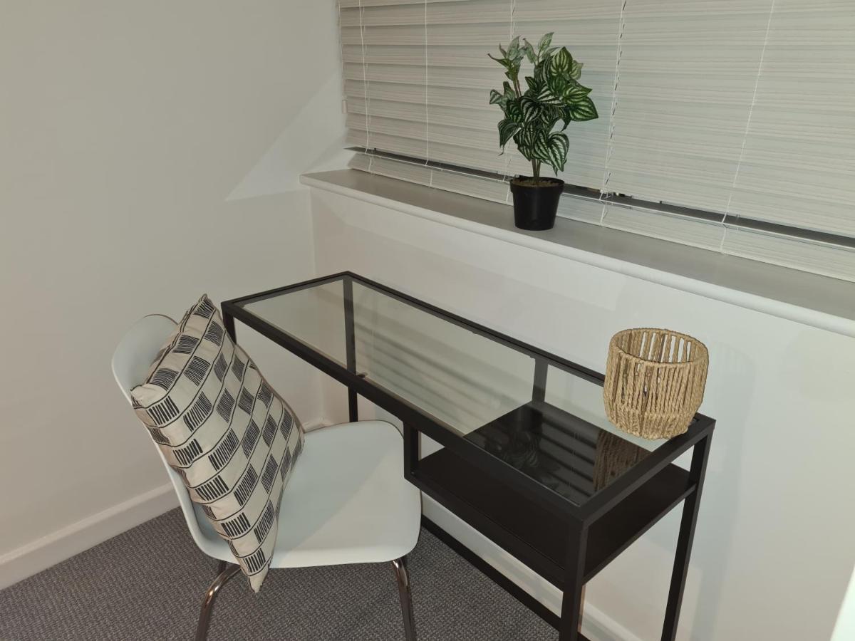 Superb Modern Flat In Northampton, Parking &Ev Apartment Екстериор снимка